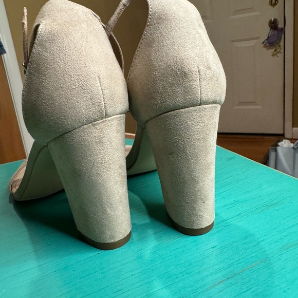 Madden Girl Beella Ankle Strap Faux Leather Chunky Heels Sandal 8 Taupe - Picture 4 of 9